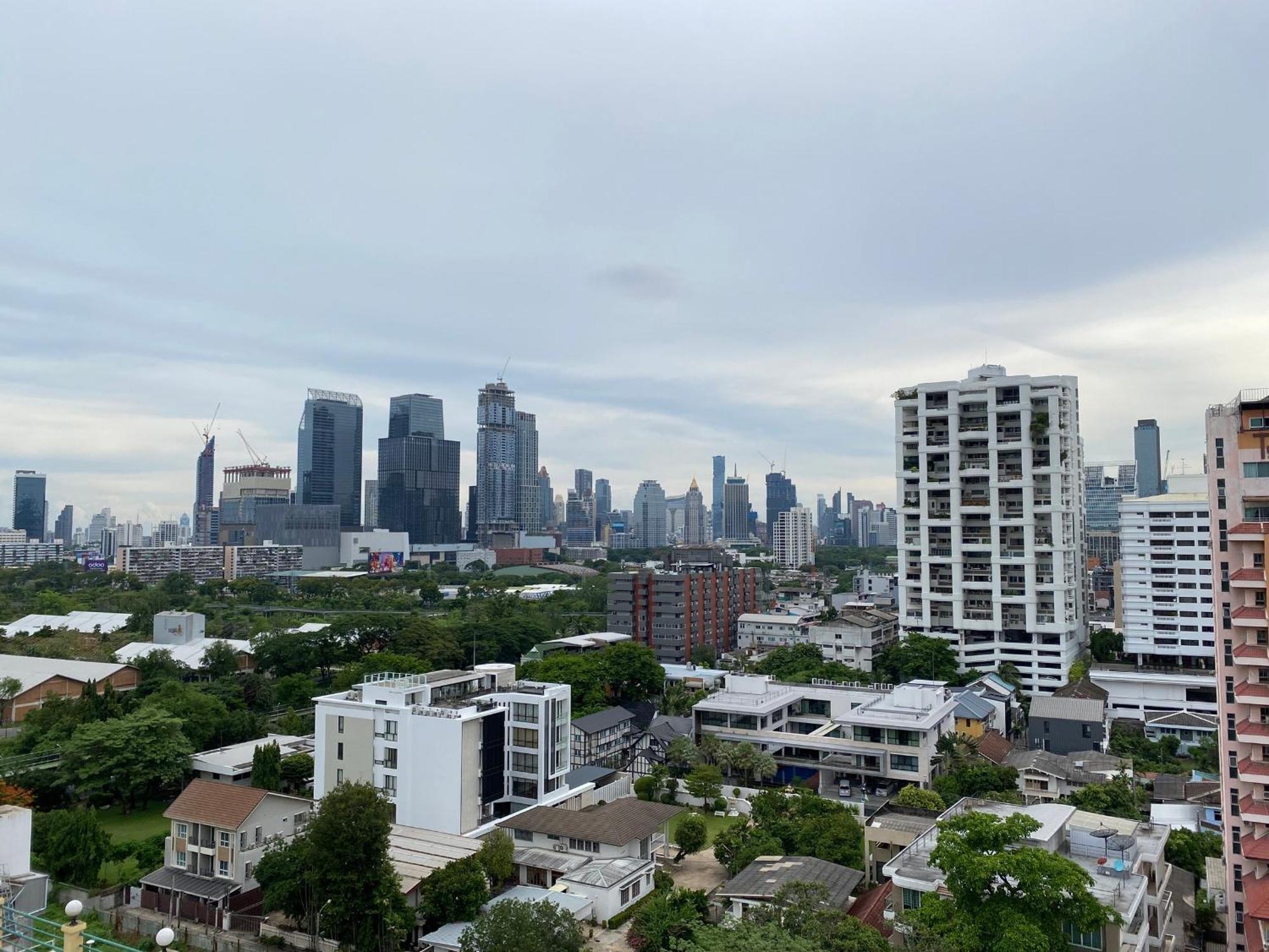 شقة Nantiruj Tower - นันทิรุจ ทาวเวอร์ เซอร์วิสอพาร์ทเม้นท์ สุขุมวิท ซอย 8 بانكوك المظهر الخارجي الصورة